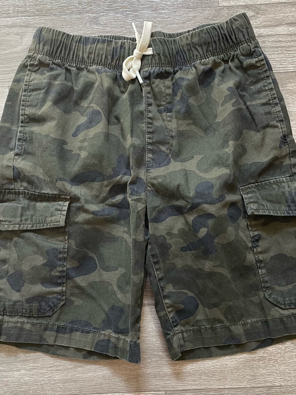 Old Navy Boys Camo Cargo Shorts L (10/12)